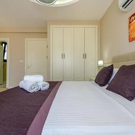 Charming With A Private Pool In فتحية