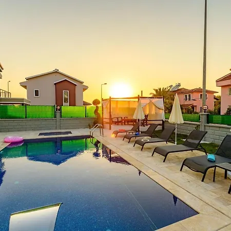 Charming With A Private Pool In Willa